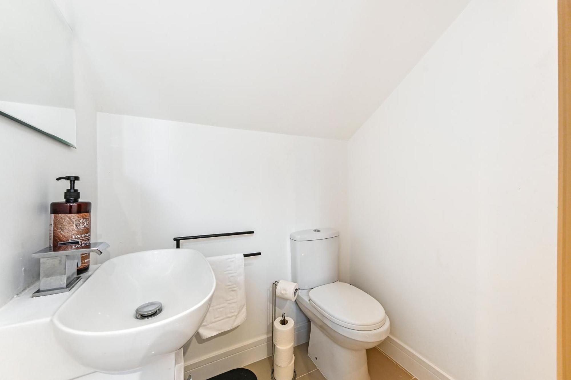 Family 1 Bed Apt Near Cardiff City Centre, Free Parking, Quiet, Secure Neighbourhood Luaran gambar